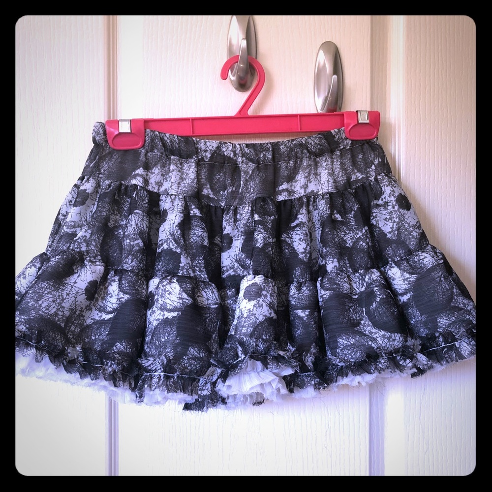 🌟🎉 HOST PICK!🍾💗 Skirt w/ distressed petticoat